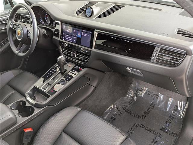Certified 2025 Porsche Macan Turbo image 25
