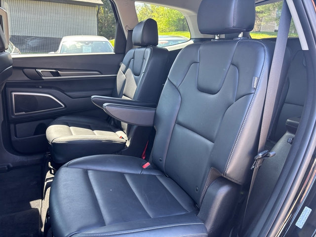 Used 2025 Kia Telluride S FWD image 33