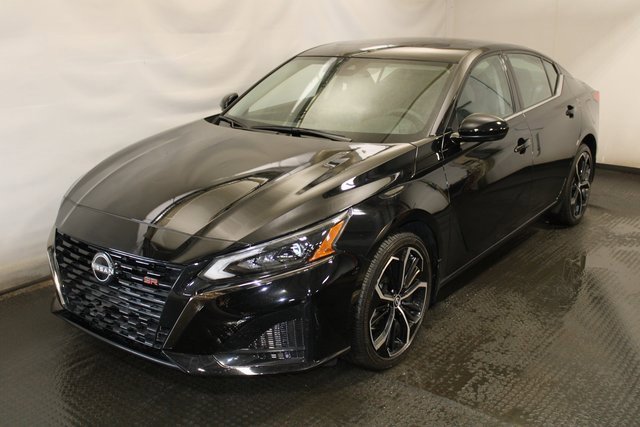 Used 2024 Nissan Altima 2.5 SR w/ SR Premium Package image 1