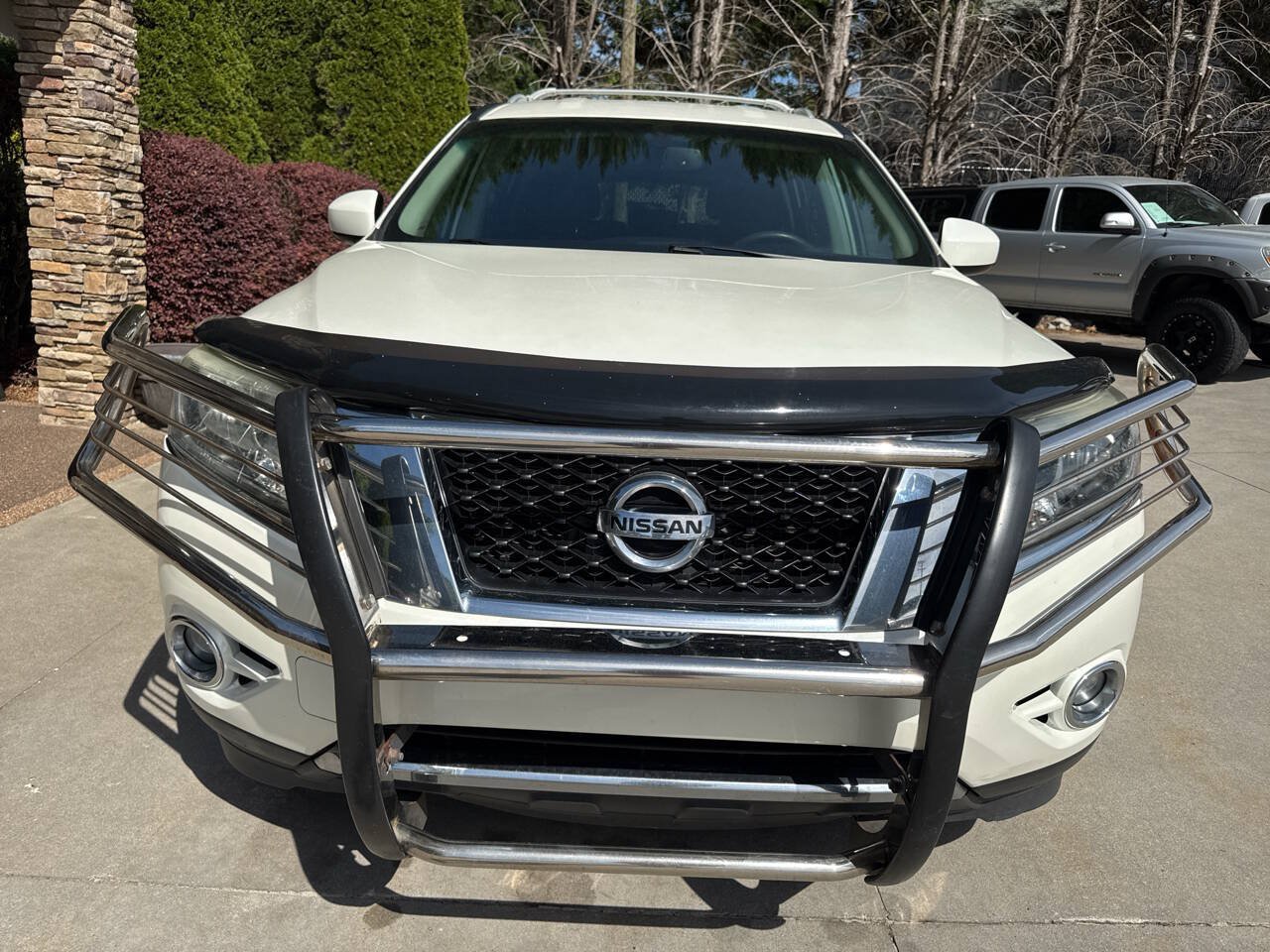 Used 2016 Nissan Pathfinder SV w/ Trailer Tow Package AWD/4WD image 8