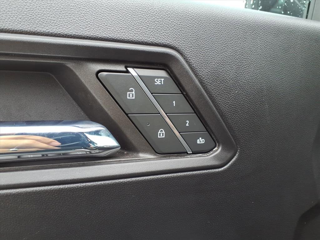 Used 2024 Chevrolet Colorado ZR2 w/ ZR2 Convenience Package III image 13