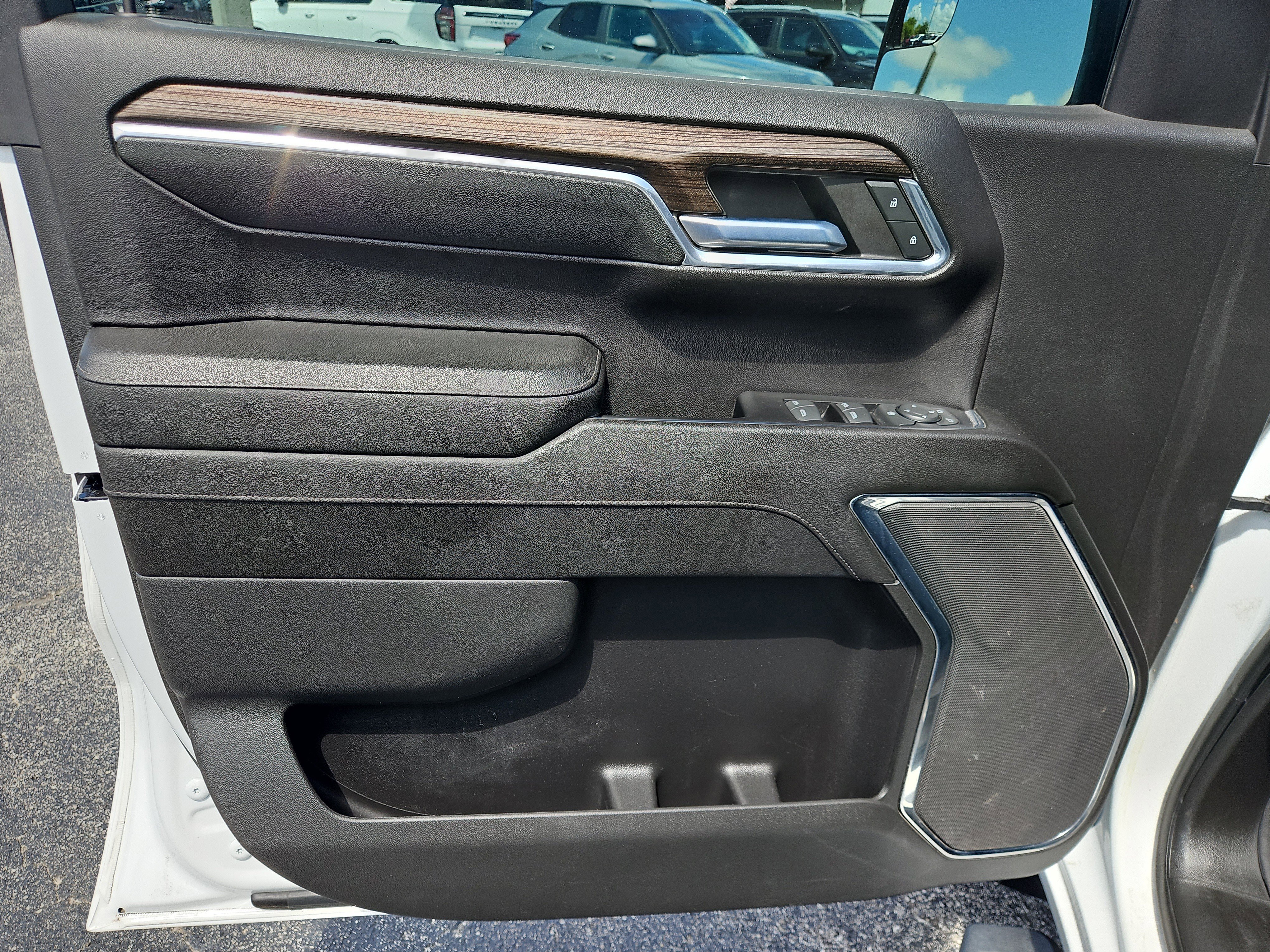 Used 2023 Chevrolet Silverado 1500 LT AWD/4WD image 17