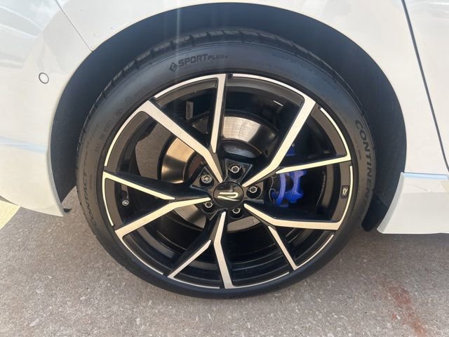 Used 2022 Volkswagen Golf R image 11