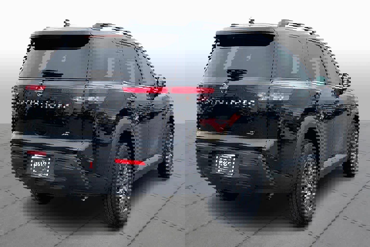 Used 2025 Nissan Pathfinder SV image 12