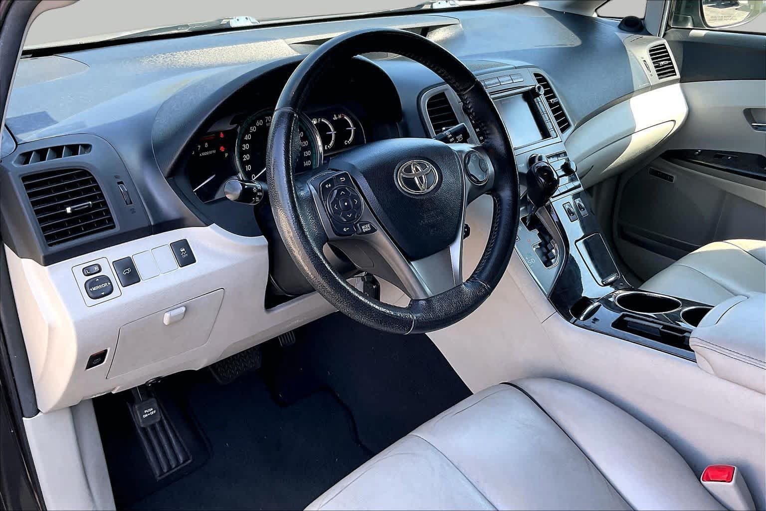 Used 2013 Toyota Venza Limited w/ Tow Prep Pkg FWD image 17