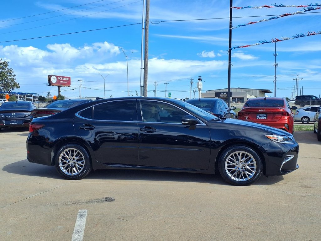 Used 2016 Lexus ES 350 w/ Luxury Package w/Wood Trim FWD image 23