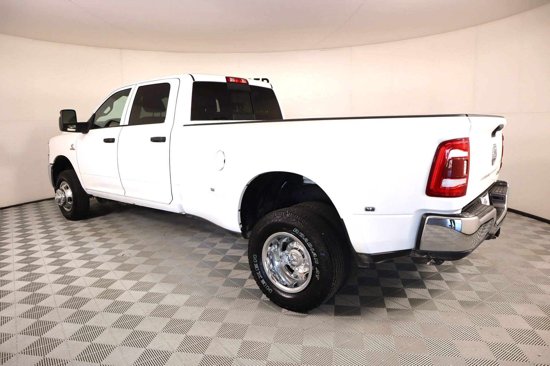 Used 2024 RAM 3500 Tradesman w/ Chrome Appearance Group image 21