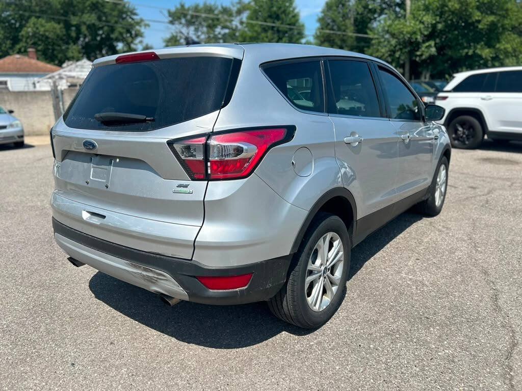 Used 2017 Ford Escape SE FWD image 5