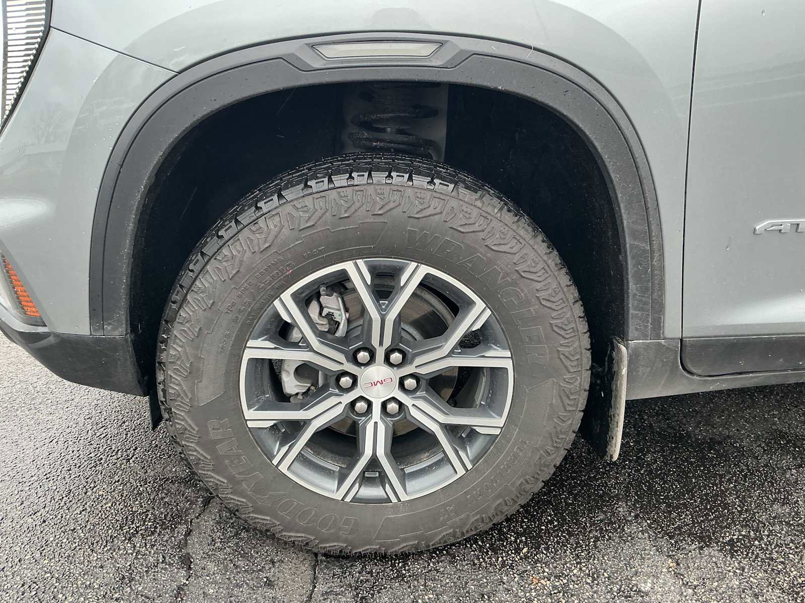 Used 2024 GMC Acadia AT4 w/ Luxury Package image 30