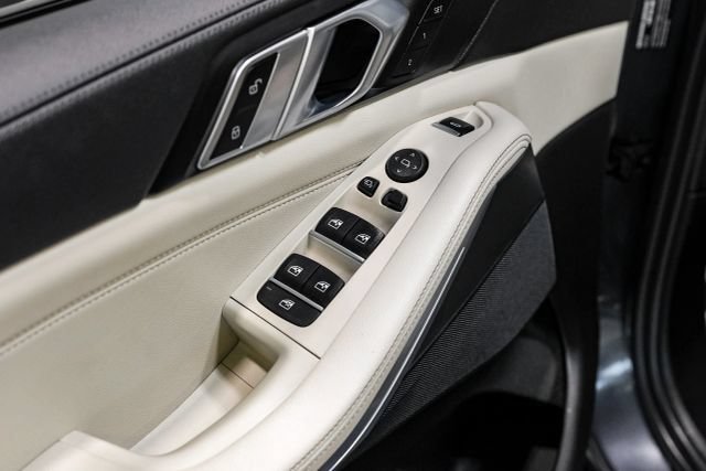 Used 2022 BMW X5 xDrive40i w/ M Sport Package AWD/4WD image 41