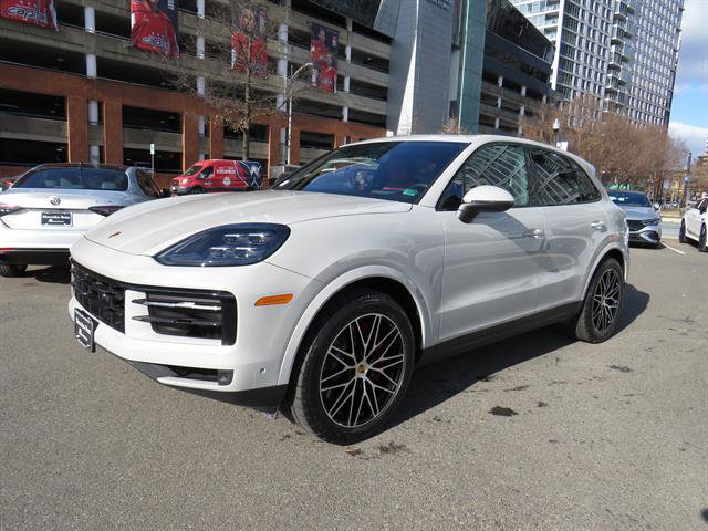 Used 2024 Porsche Cayenne S image 1