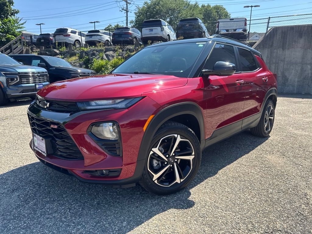 Used 2021 Chevrolet TrailBlazer RS w/ Sun and Liftgate Package AWD/4WD image 2