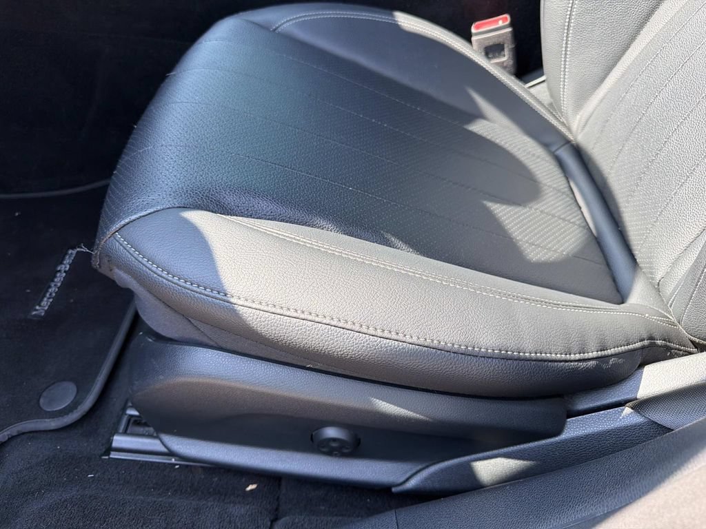 Used 2019 Mercedes-Benz E 300 image 17