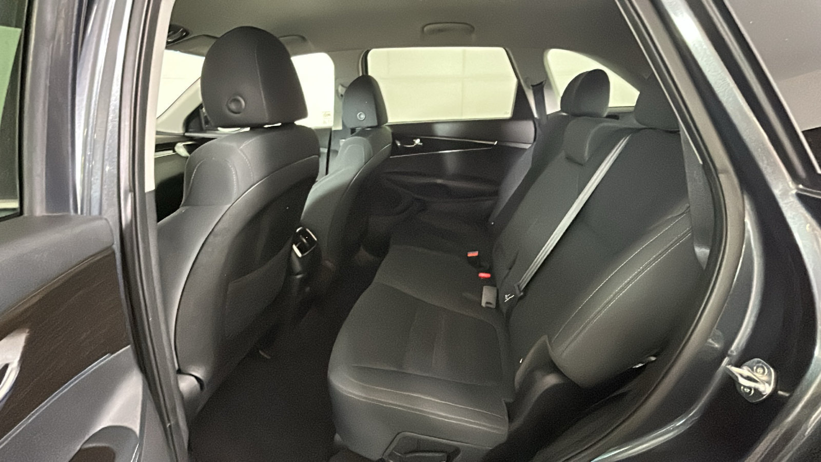 Used 2020 Kia Sorento AWD V6 image 31