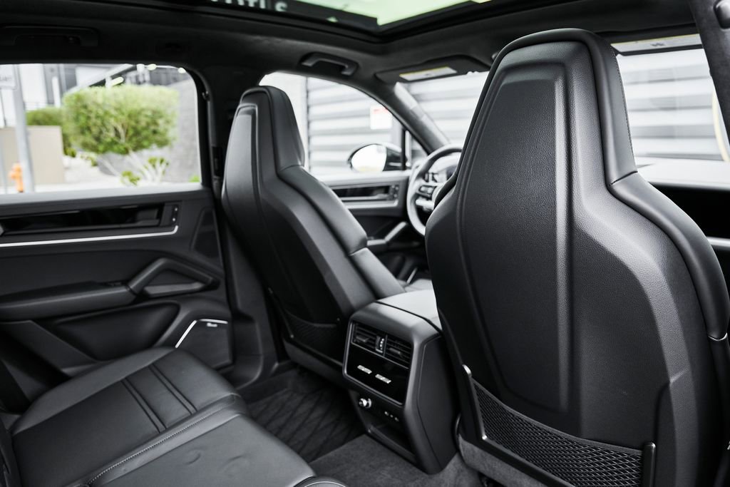 Used 2026 Porsche Cayenne Turbo image 41