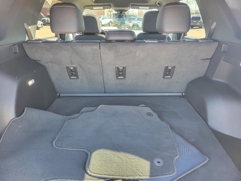 Used 2025 GMC Terrain Elevation w/ Elevation Premium Package image 20