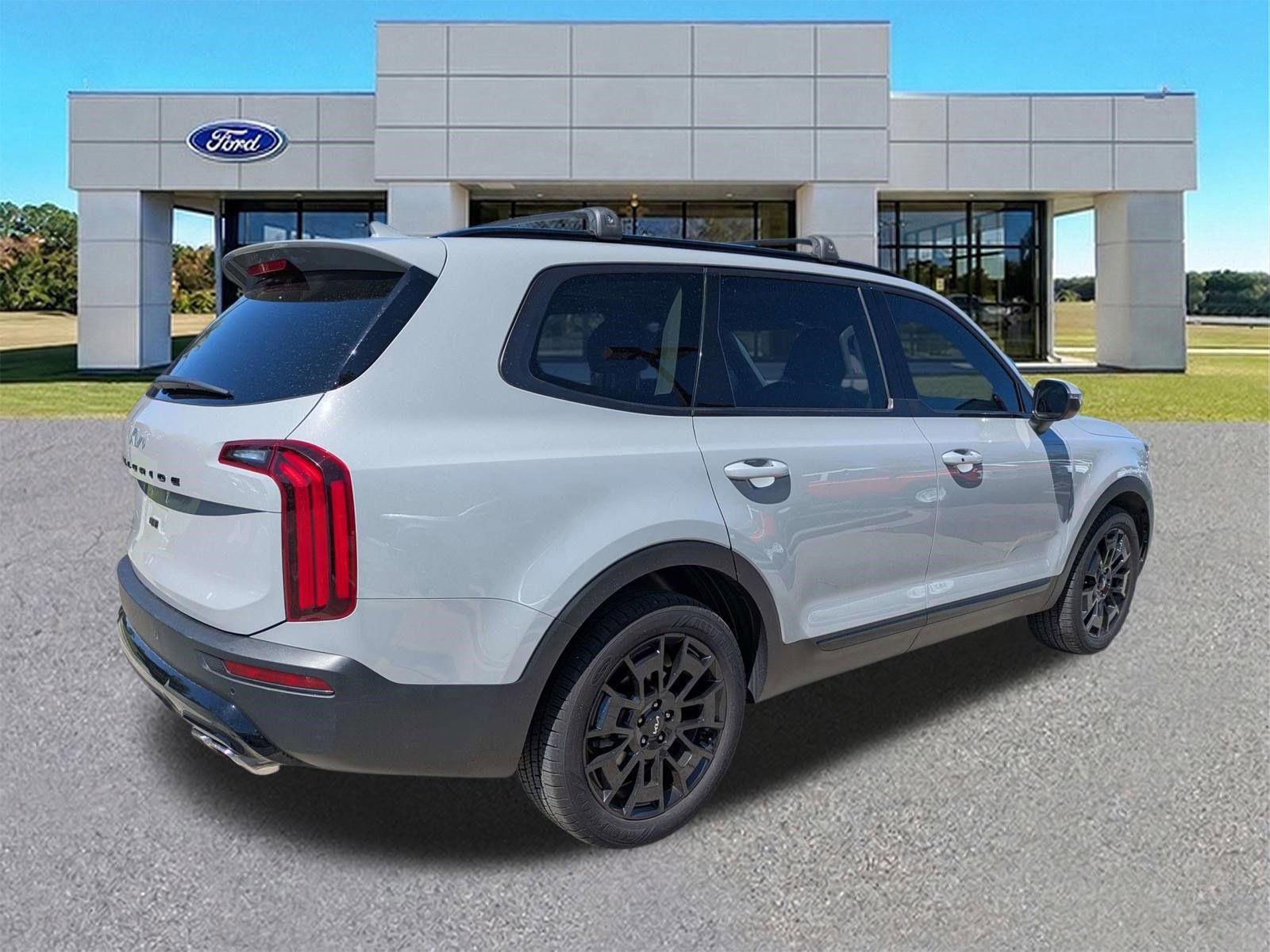 Used 2022 Kia Telluride EX w/ EX Premium Package AWD/4WD image 2