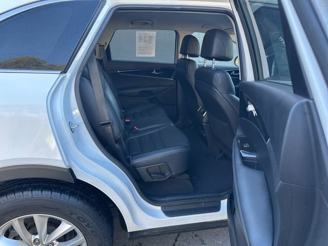 Used 2017 Kia Sorento LX w/ LX Convenience Package image 16
