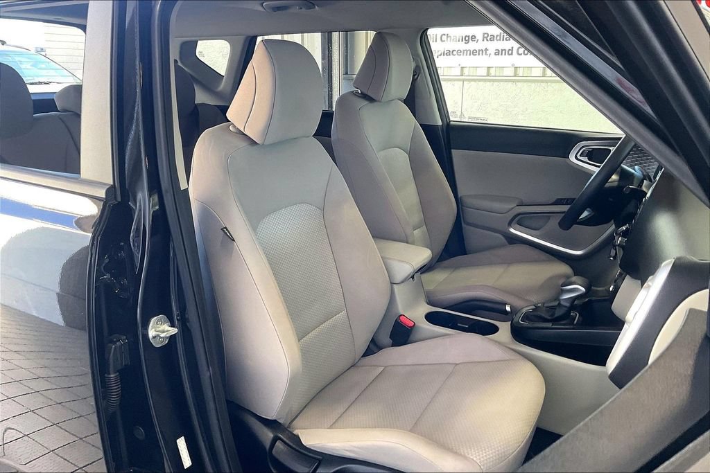 Used 2022 Kia Soul LX FWD image 21