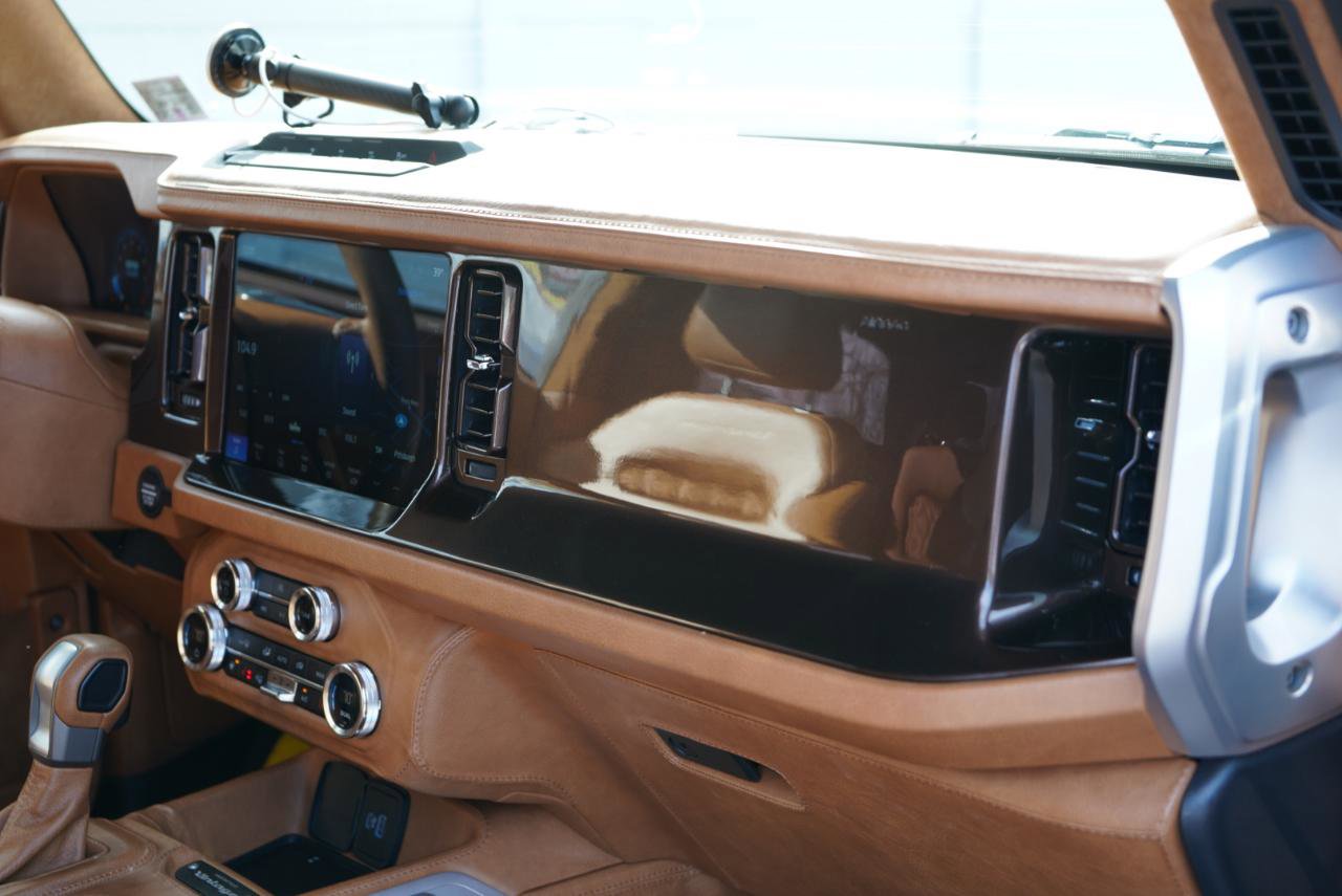 Used 2025 Ford Bronco Badlands image 89