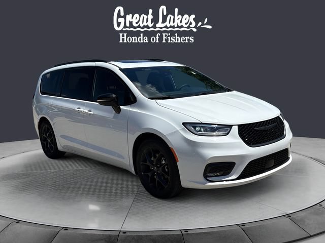Used 2025 Chrysler Pacifica Limited FWD image 7
