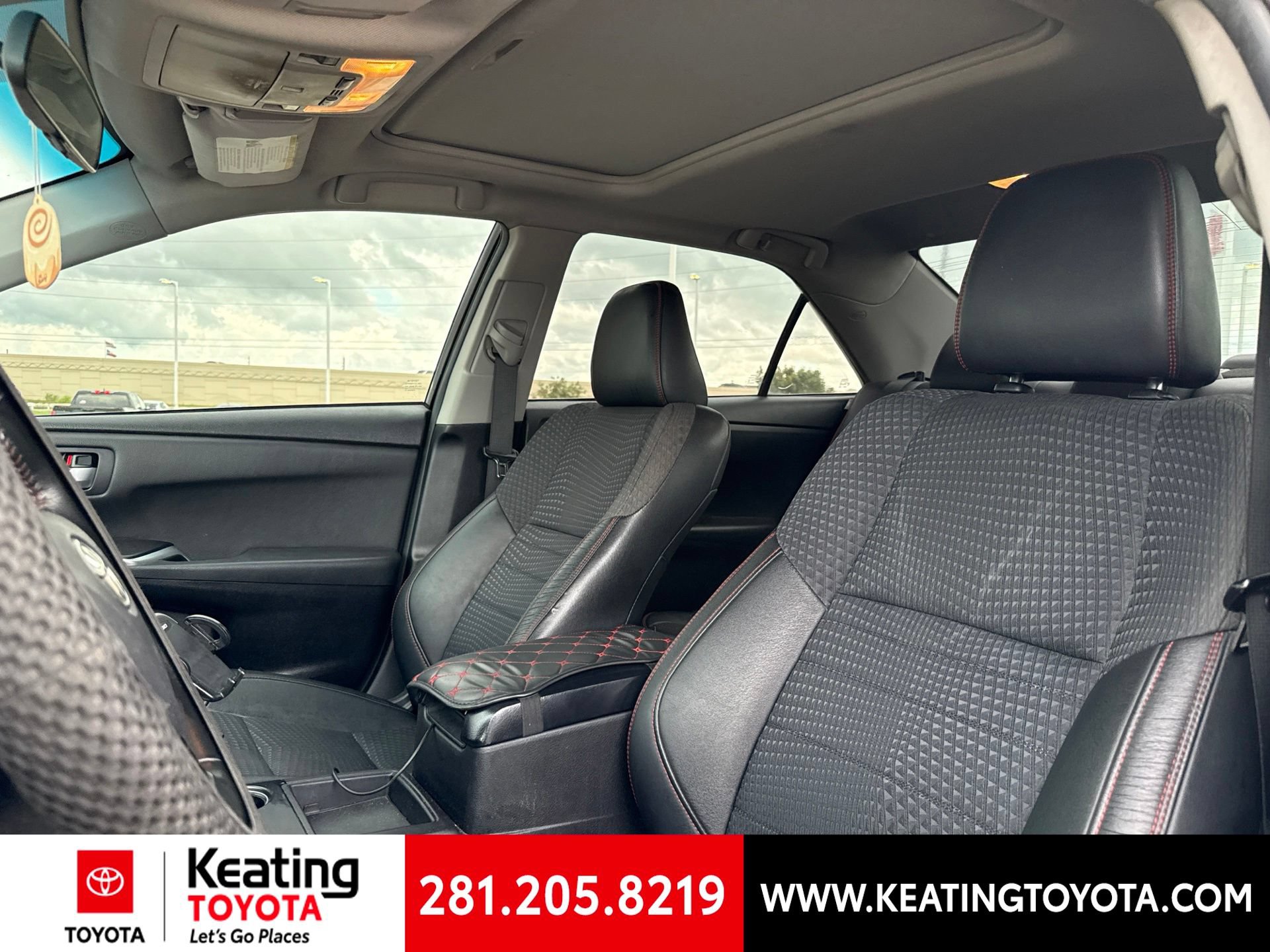 Used 2015 Toyota Camry SE w/ Moonroof Package FWD image 7