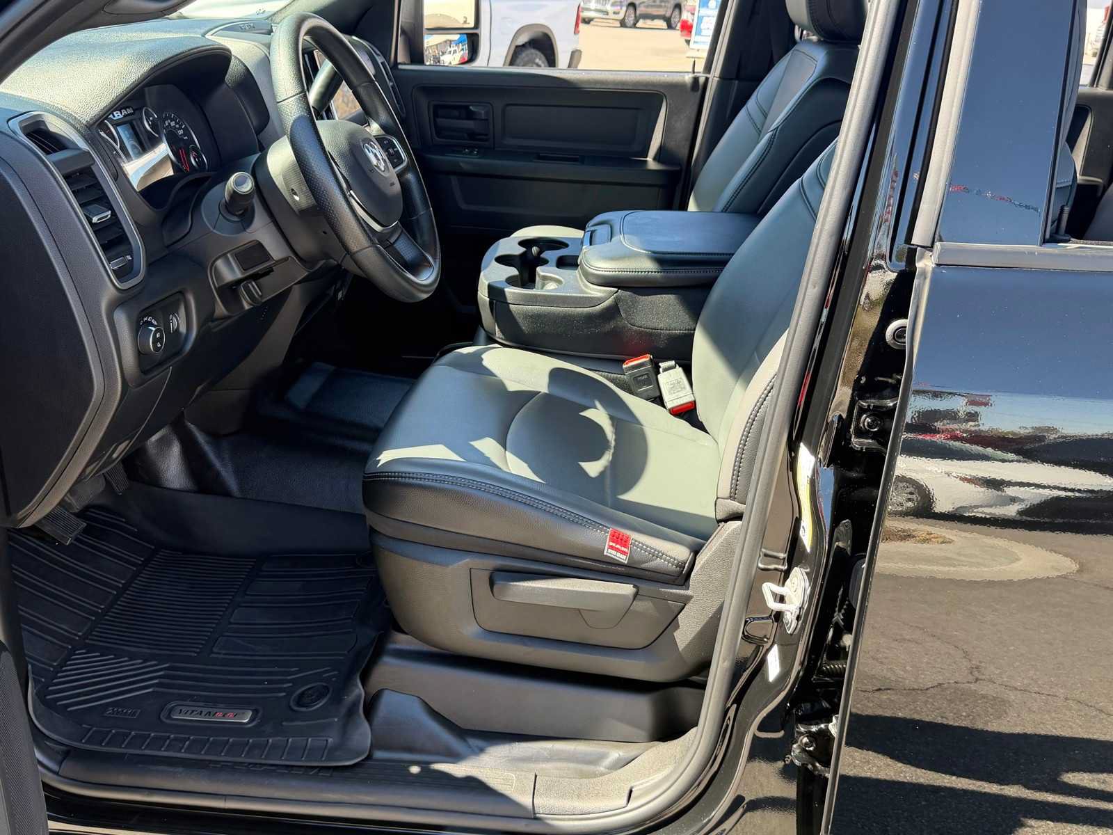 Used 2025 RAM 2500 Tradesman w/ Chrome Appearance Group AWD/4WD image 22