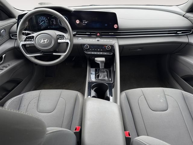 Used 2025 Hyundai Elantra SEL FWD image 10