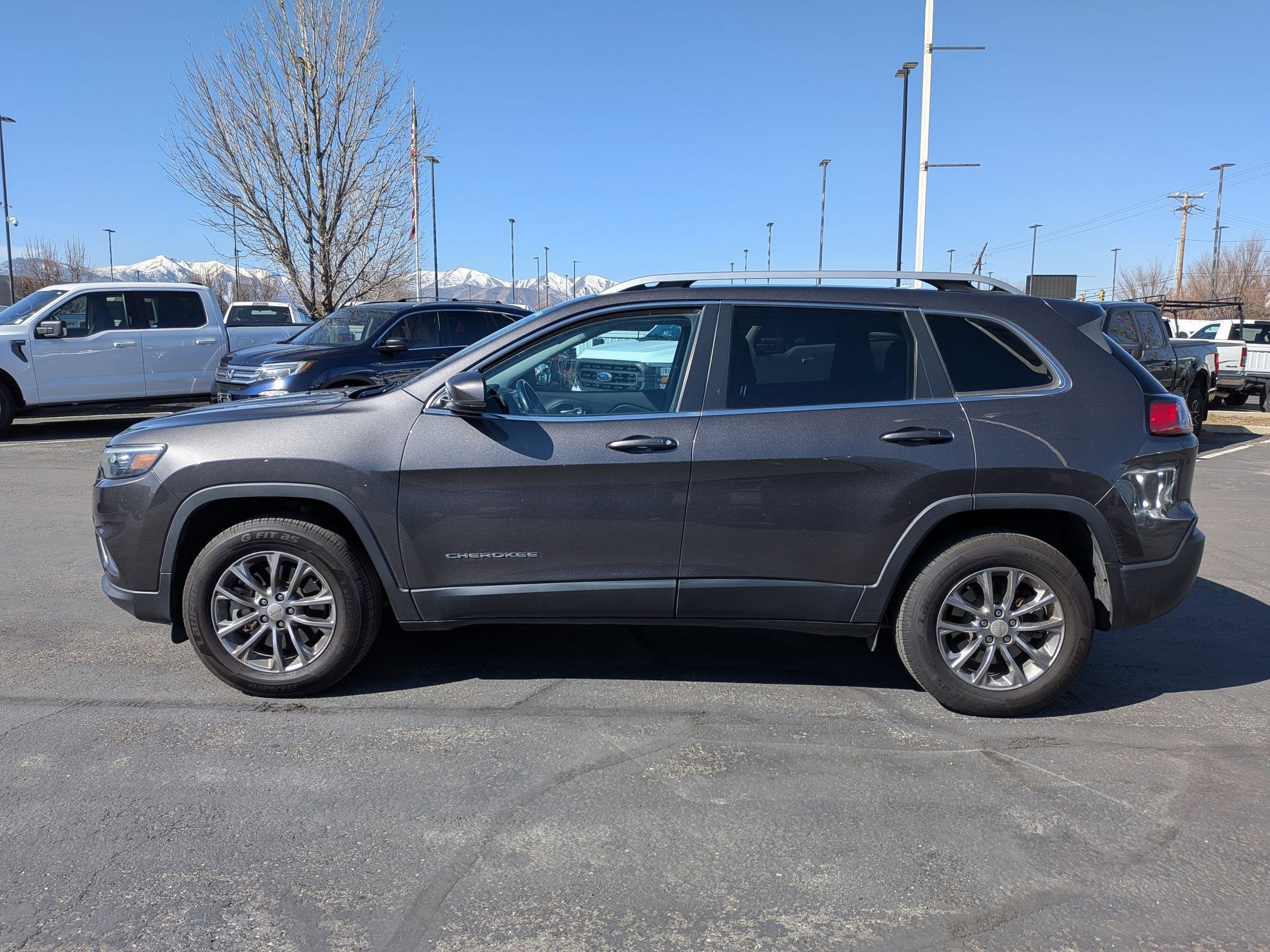 Used 2020 Jeep Cherokee Latitude Plus w/ Cold Weather Group image 9