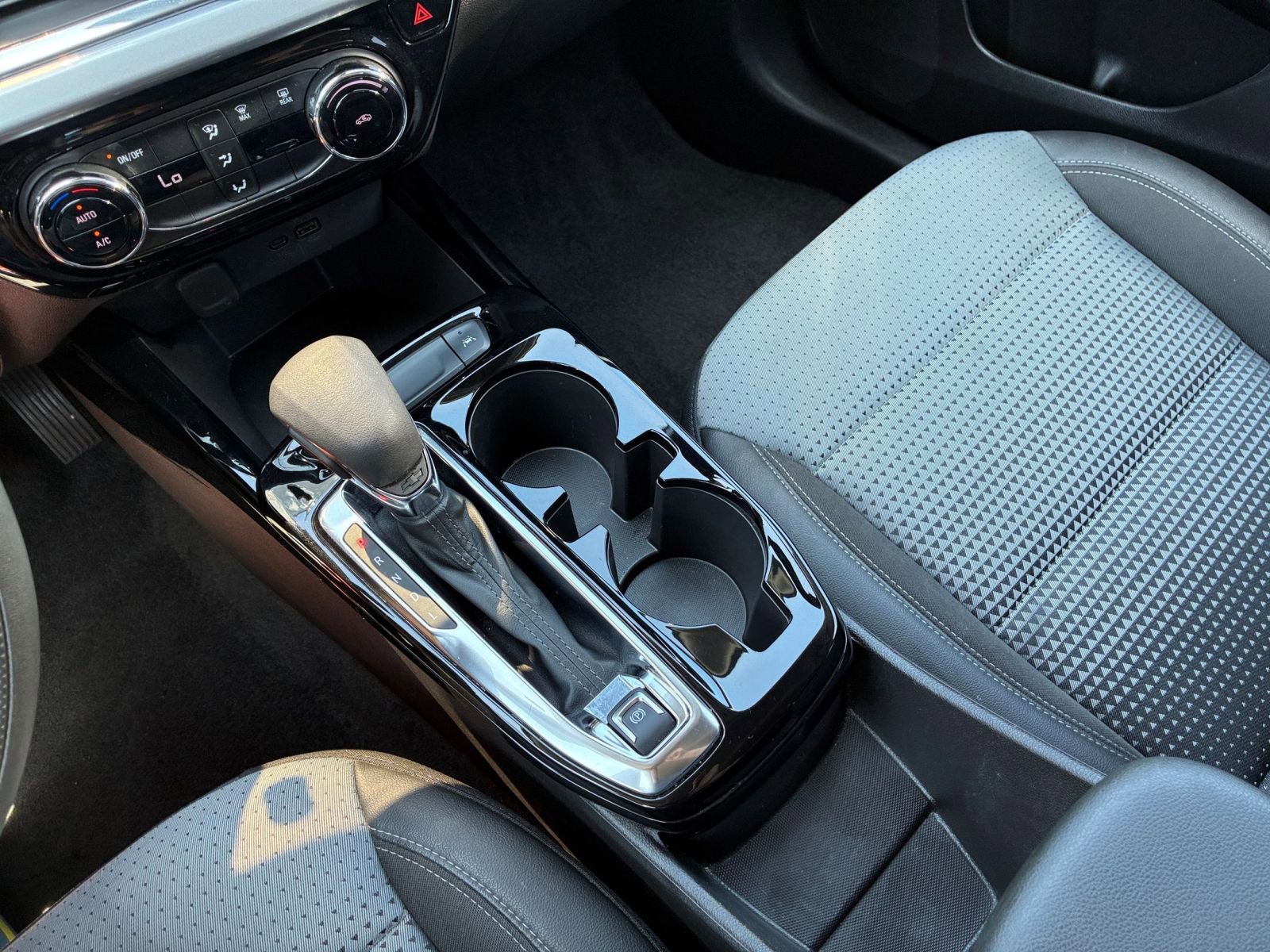 Used 2025 Chevrolet Trax LT image 40