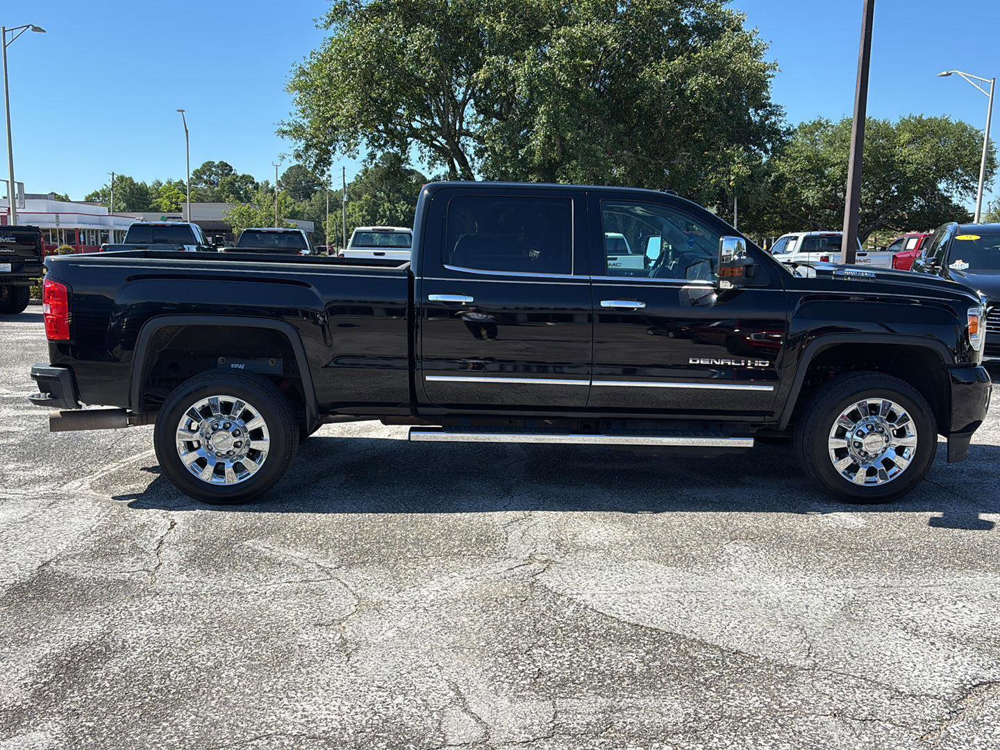 Used 2019 GMC Sierra 2500 Denali w/ Duramax Plus Package AWD/4WD image 8