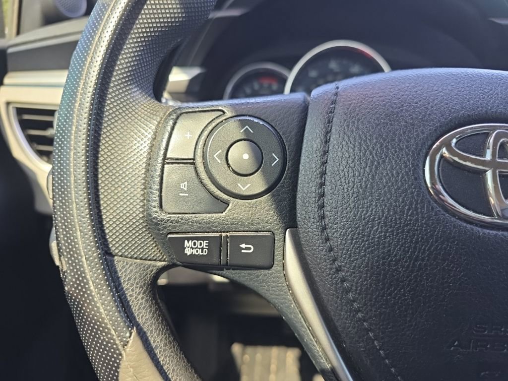 Used 2014 Toyota Corolla LE image 19