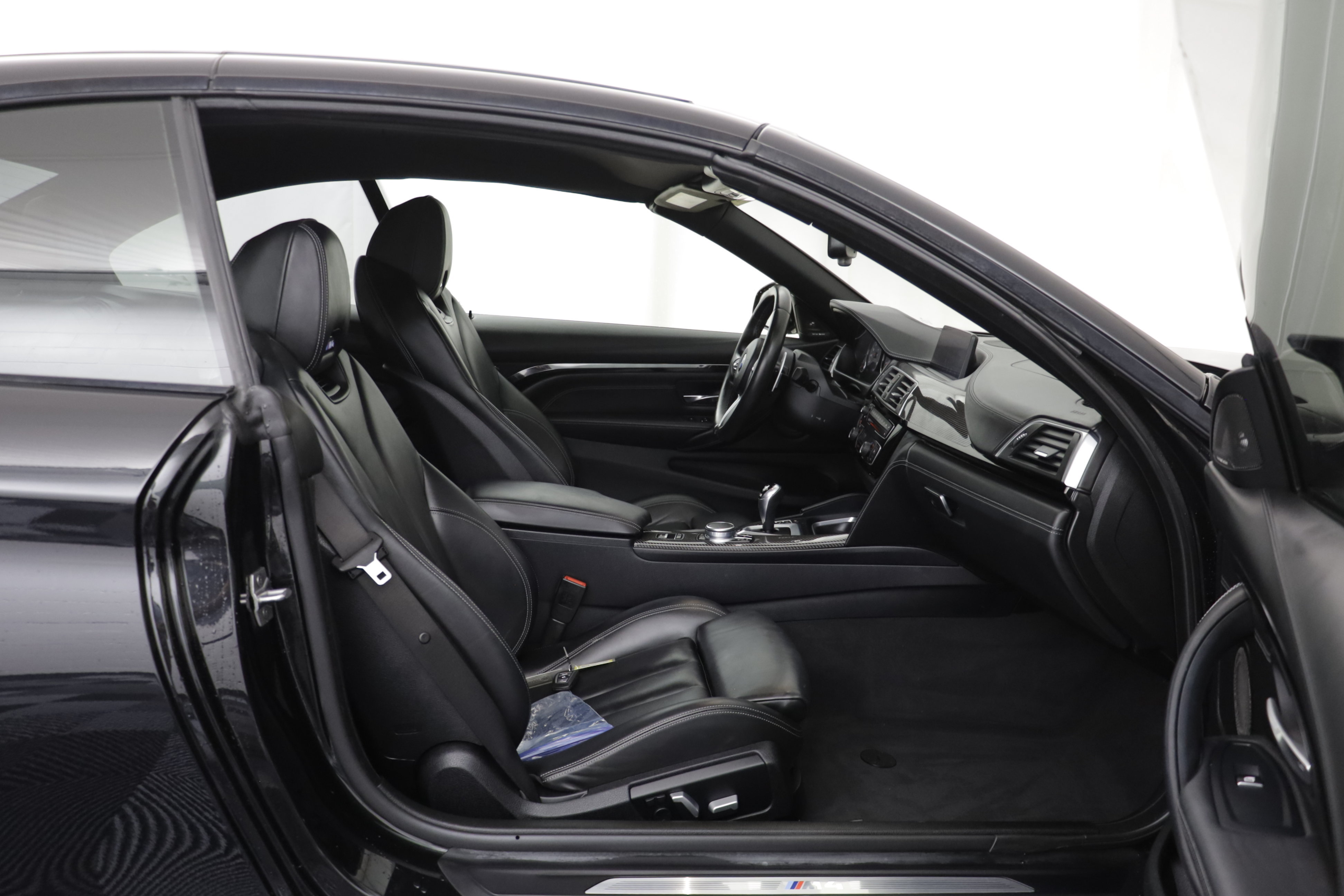 Used 2018 BMW M4 Convertible RWD image 19