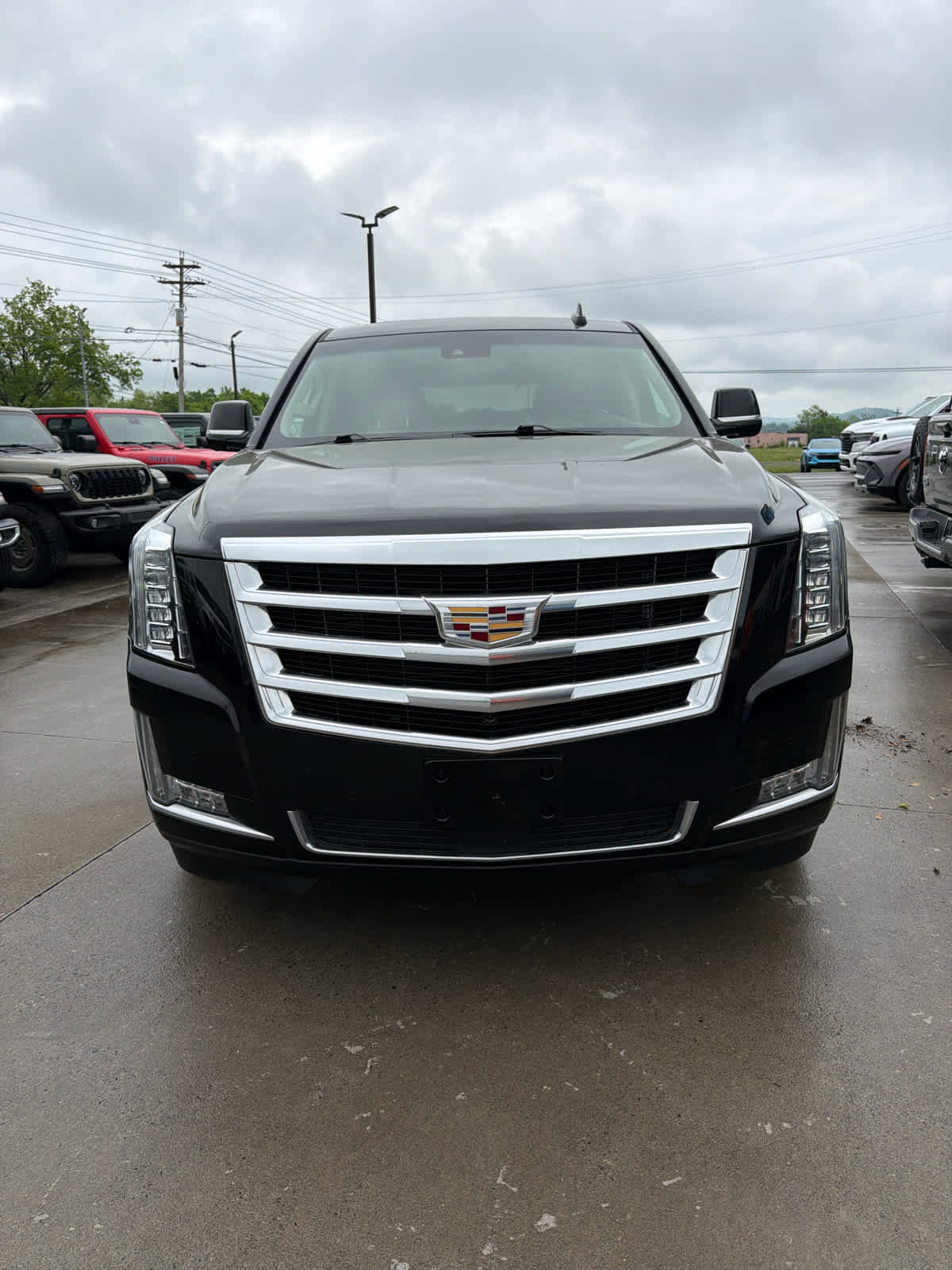 Used 2017 Cadillac Escalade Premium Luxury RWD image 3