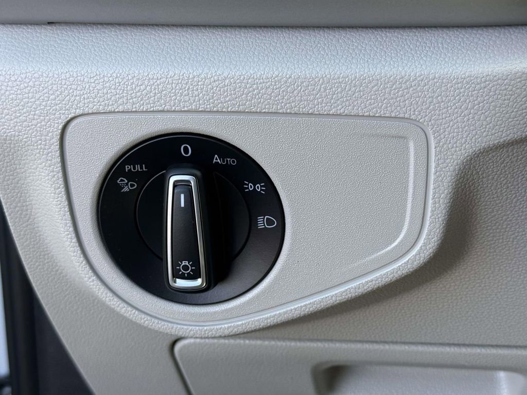 Used 2021 Volkswagen Atlas SE image 29