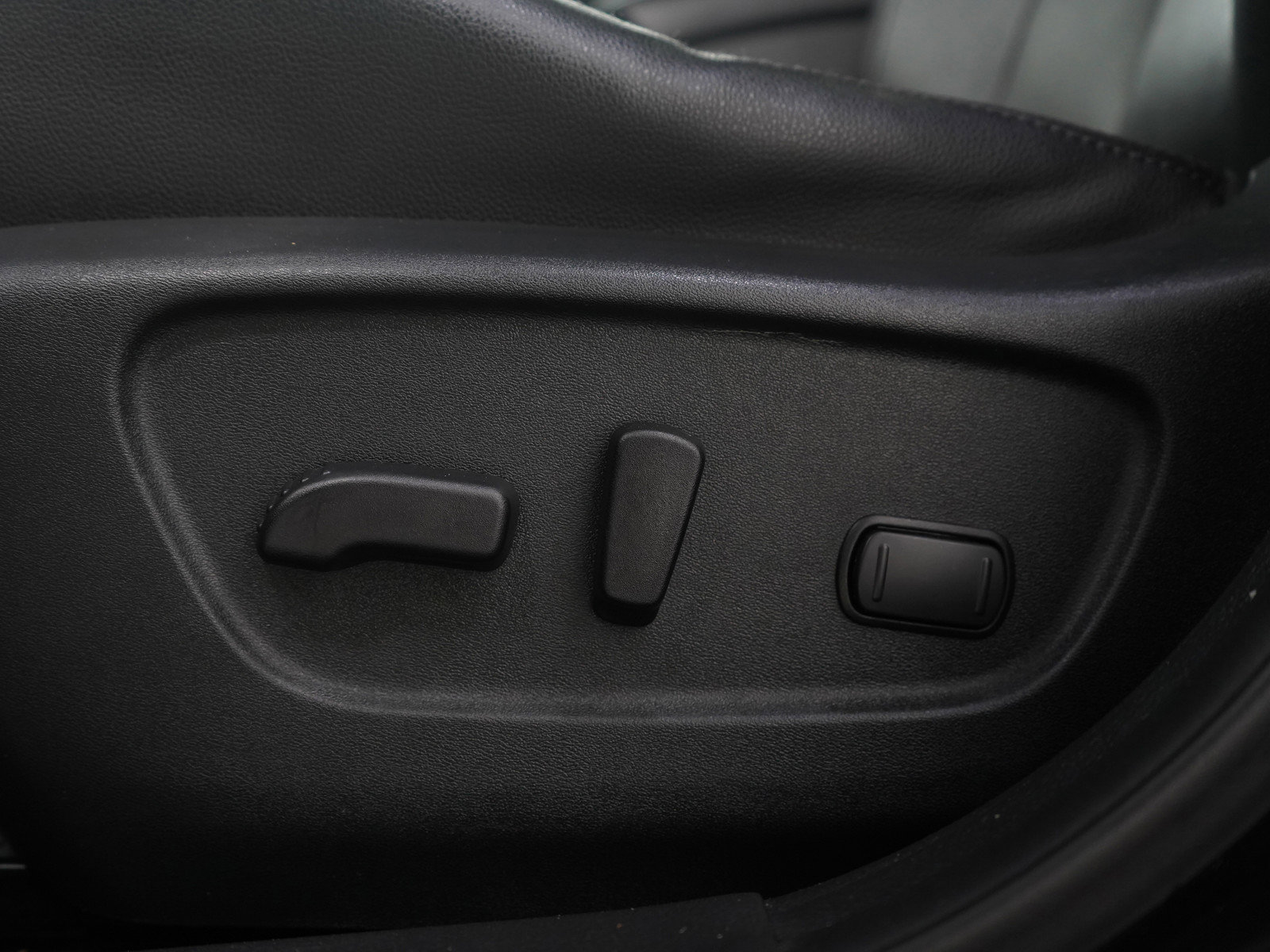 Used 2018 Nissan Rogue SL w/ Premium Package image 29