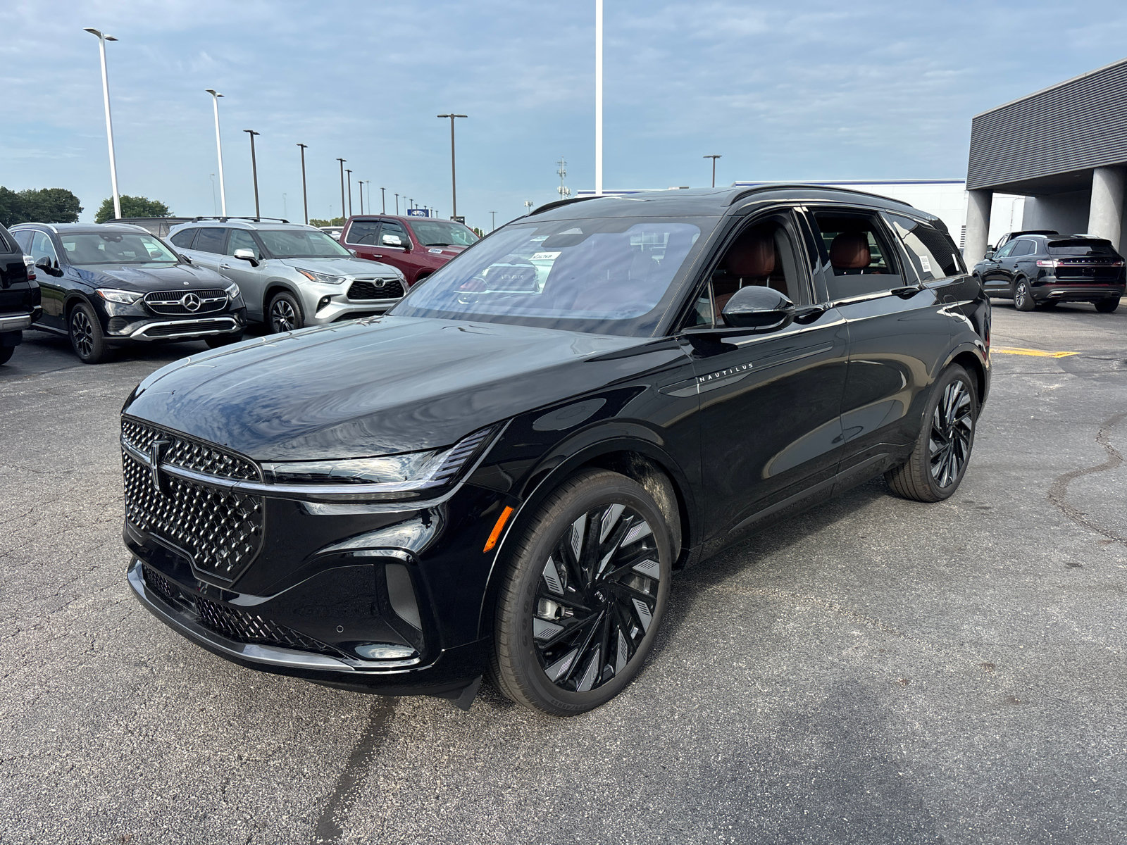 New 2026 Lincoln Nautilus Reserve w/ Jet Appearance Package AWD/4WD image 3
