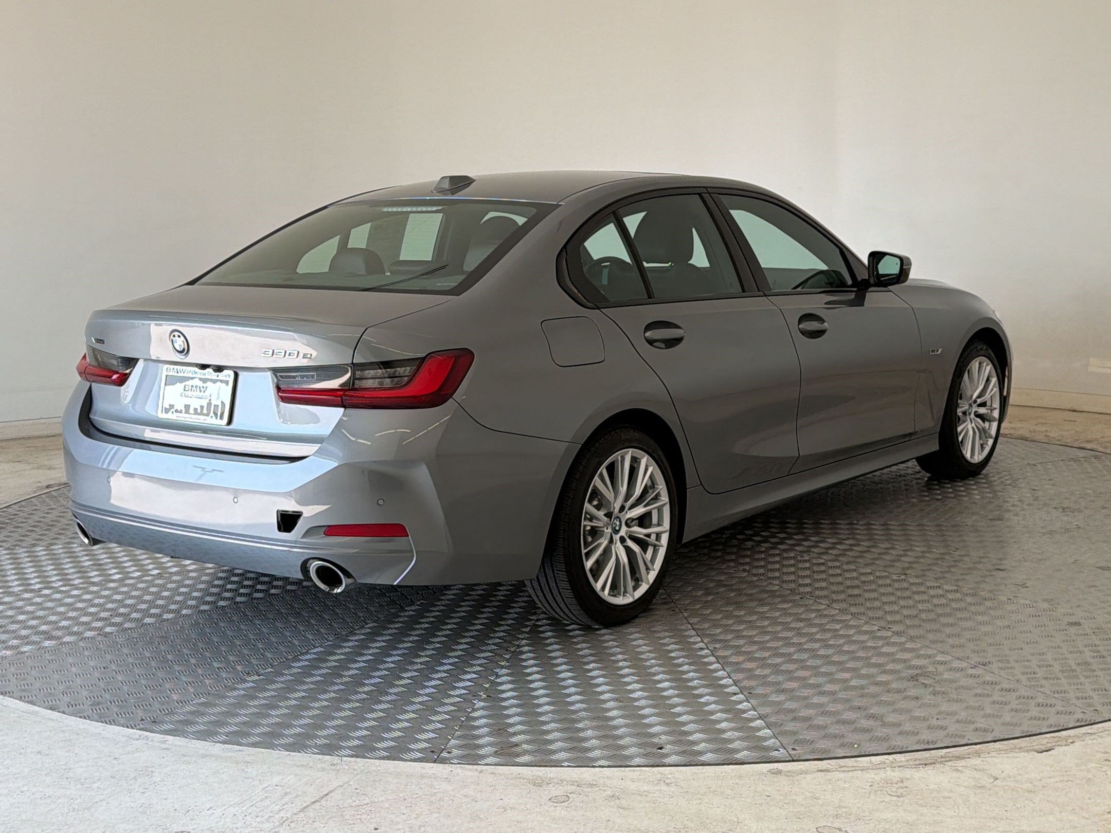 Used 2023 BMW 330e xDrive w/ Premium Package AWD/4WD image 9