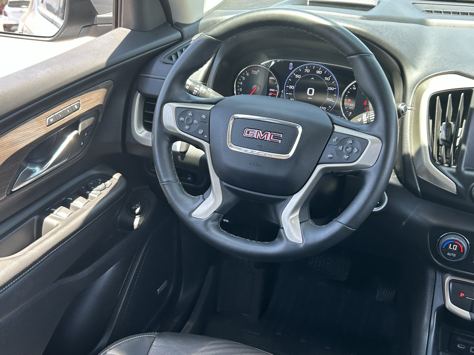 Certified 2024 GMC Terrain Denali w/ Denali Premium Package AWD/4WD image 17