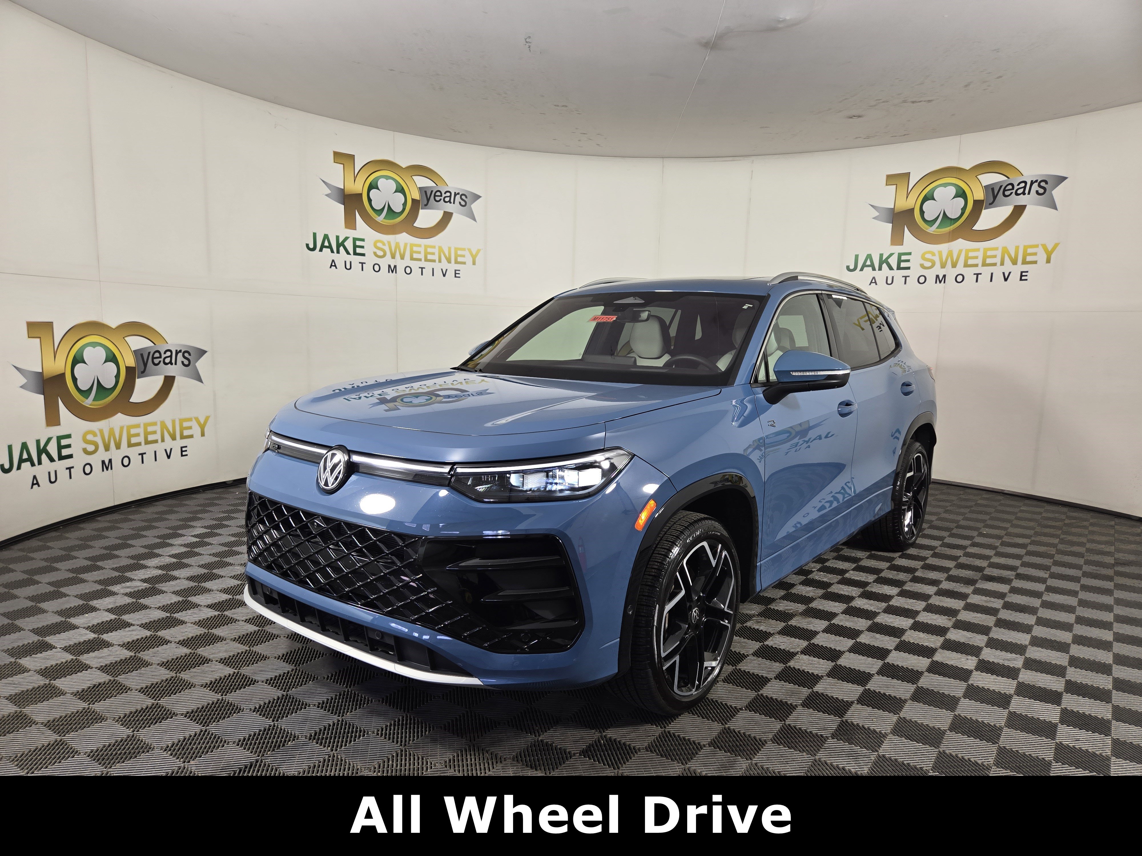 Used 2025 Volkswagen Tiguan SEL R-Line AWD/4WD image 4