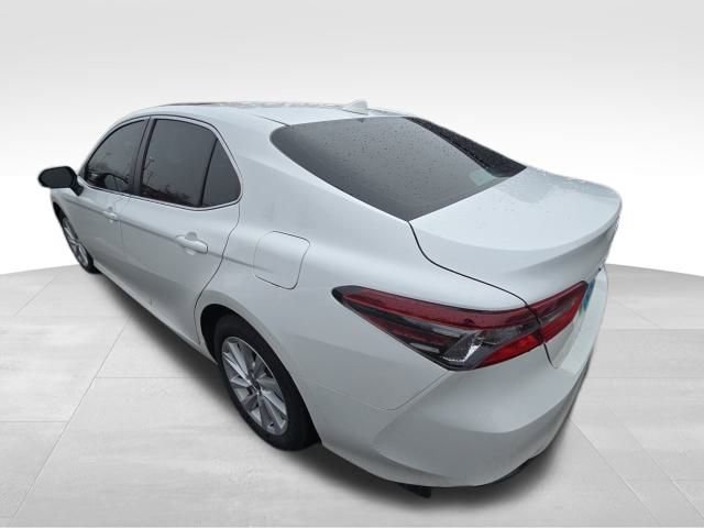 Used 2022 Toyota Camry LE image 4