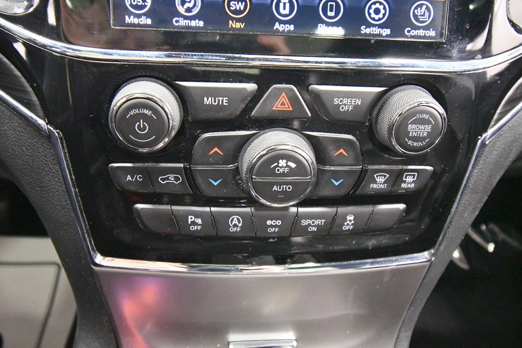 Used 2020 Jeep Grand Cherokee Limited w/ Luxury Group II image 28