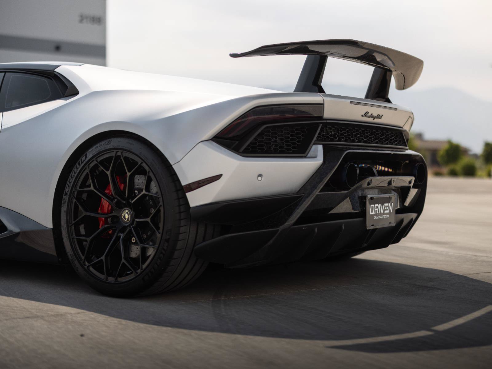 Used 2018 Lamborghini Huracan AWD/4WD image 17