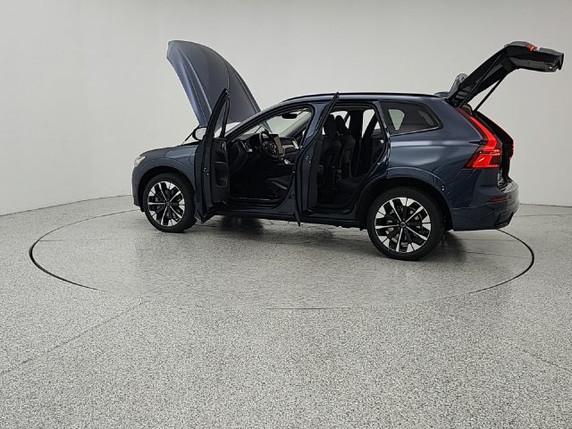 New 2027 Volvo XC60 T8 Plus AWD/4WD image 12