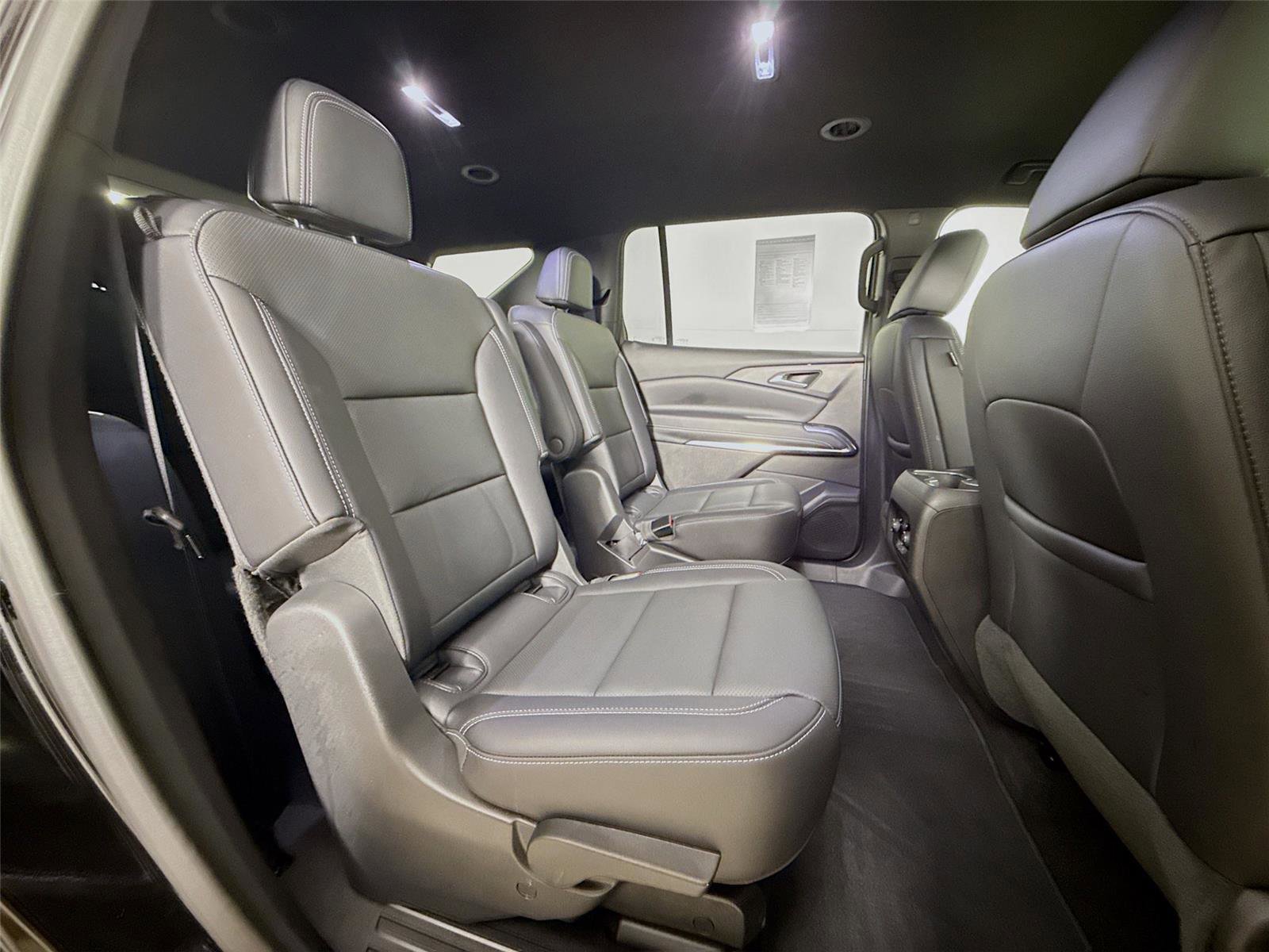 Used 2025 Chevrolet Traverse LT w/ Driver Confidence Package image 29