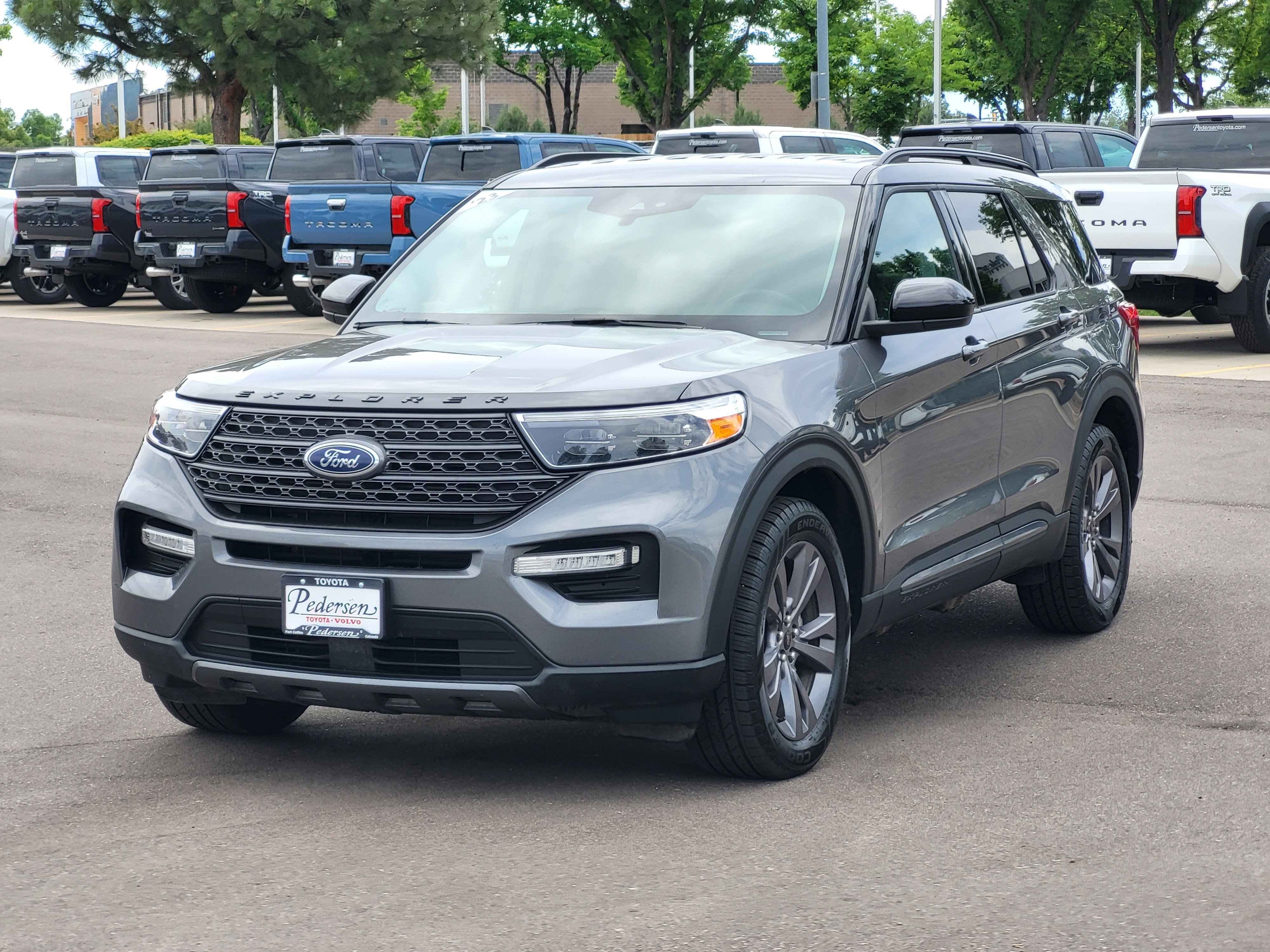 Used 2023 Ford Explorer XLT w/ Equipment Group 202A AWD/4WD image 4