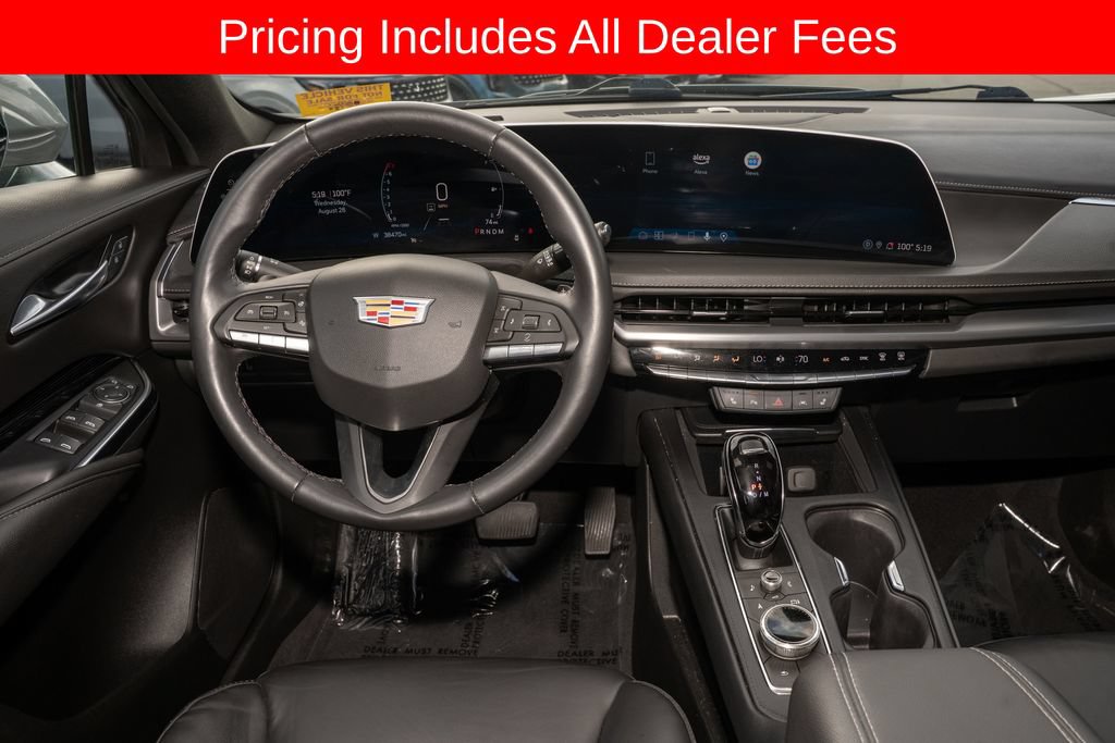 Used 2024 Cadillac XT4 Luxury w/ Cold Weather Package FWD image 8