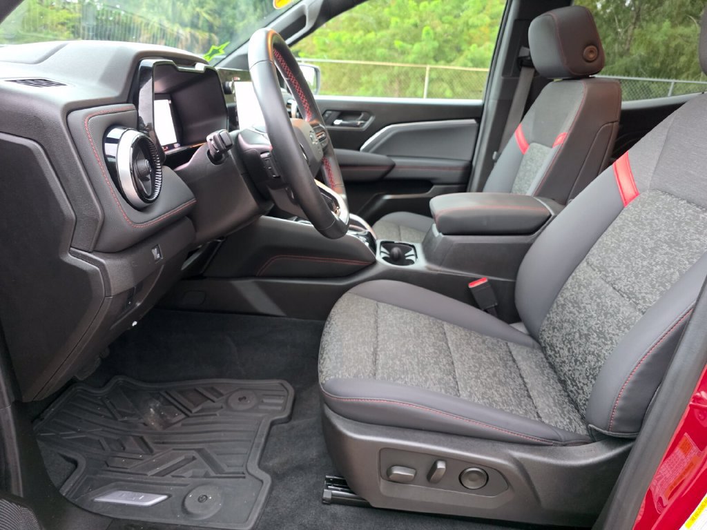 Used 2024 Chevrolet Colorado Z71 w/ Z71 Convenience Package 2 AWD/4WD image 24