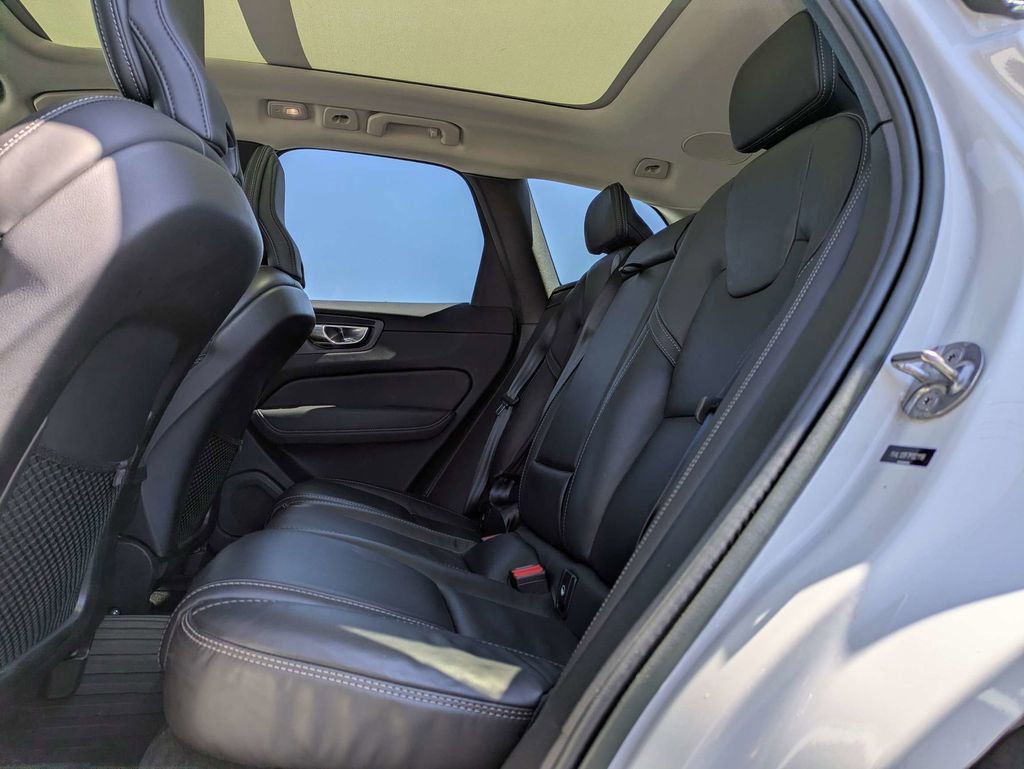 Certified 2023 Volvo XC60 B5 Ultimate w/ Protection Package Premier image 16