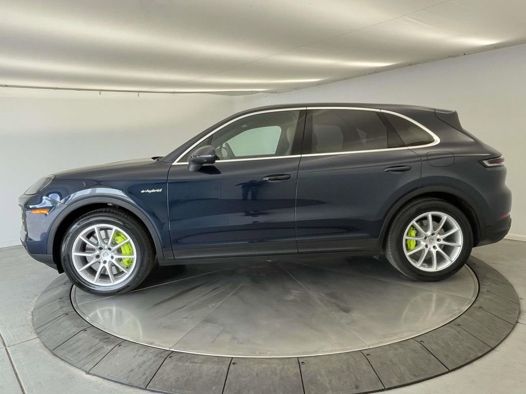 Certified 2024 Porsche Cayenne AWD/4WD image 2